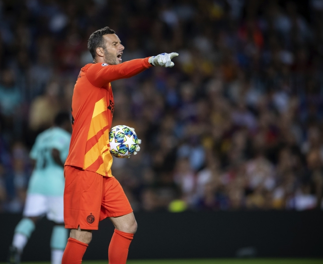 意媒:汉达将和奥纳纳良性竞争 下赛季仍可能主力