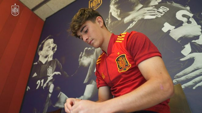 西前主帅:恩里克征召两位巴萨小将会毁了他们