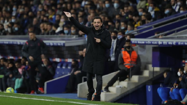 哈维:我们必须自我批评 球队丢球太多了