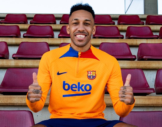 奥巴:我有三国经验可帮球队 巴萨:不守律就解约