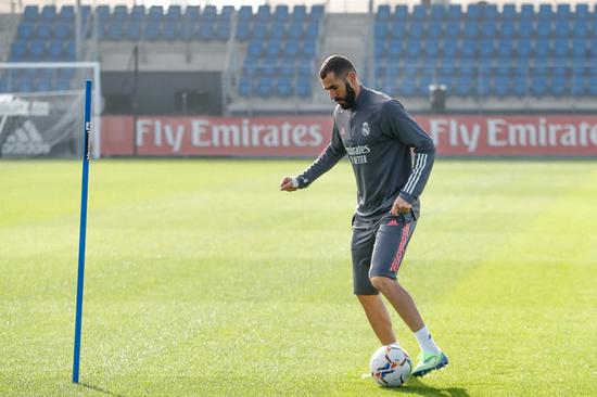 皇马警报!本泽马伤了 欧冠踢亚特兰大或缺阵