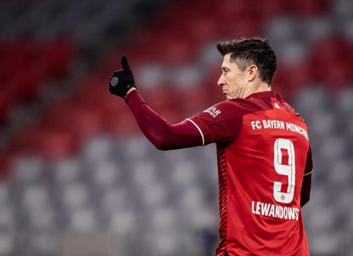 世体:巴萨目前没有足够的薪资空间签下莱万